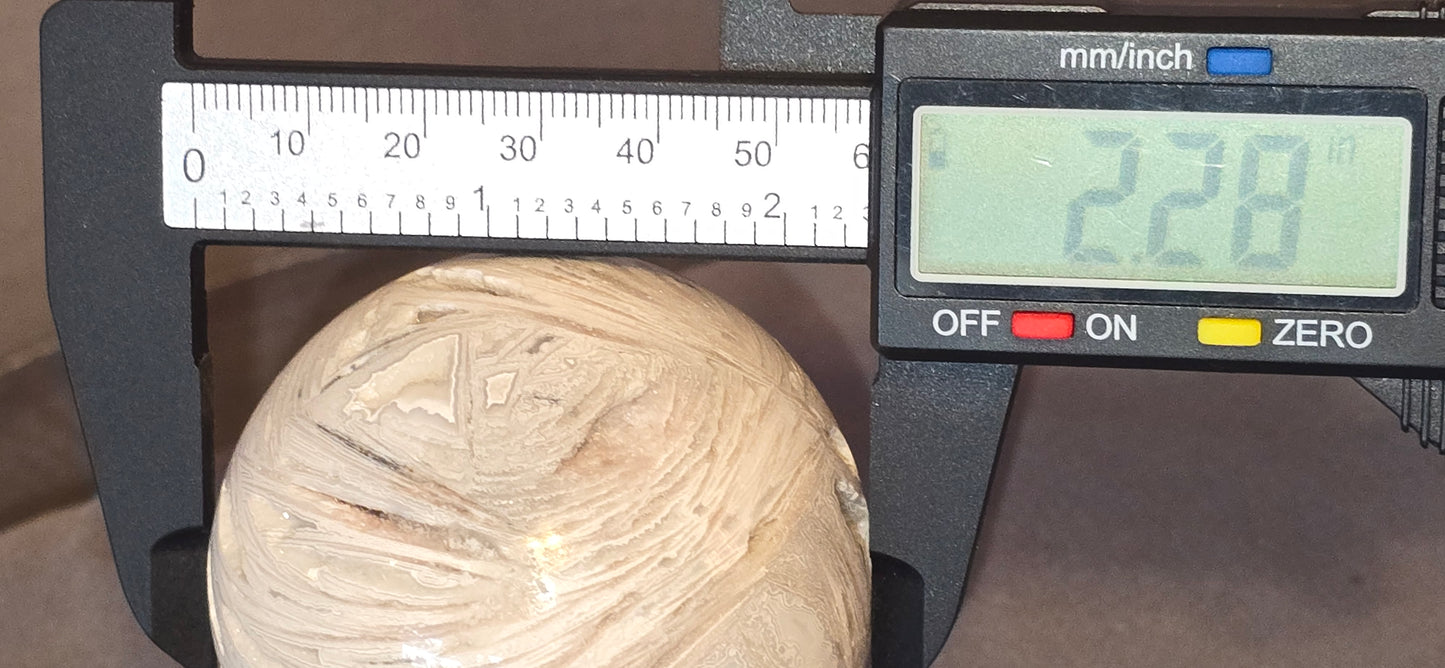 White Mexican Crazy Lace Sphere