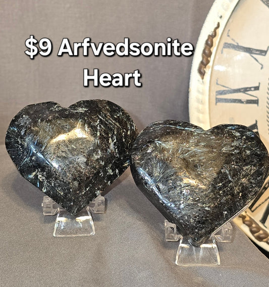 Arfvedsonite Heart