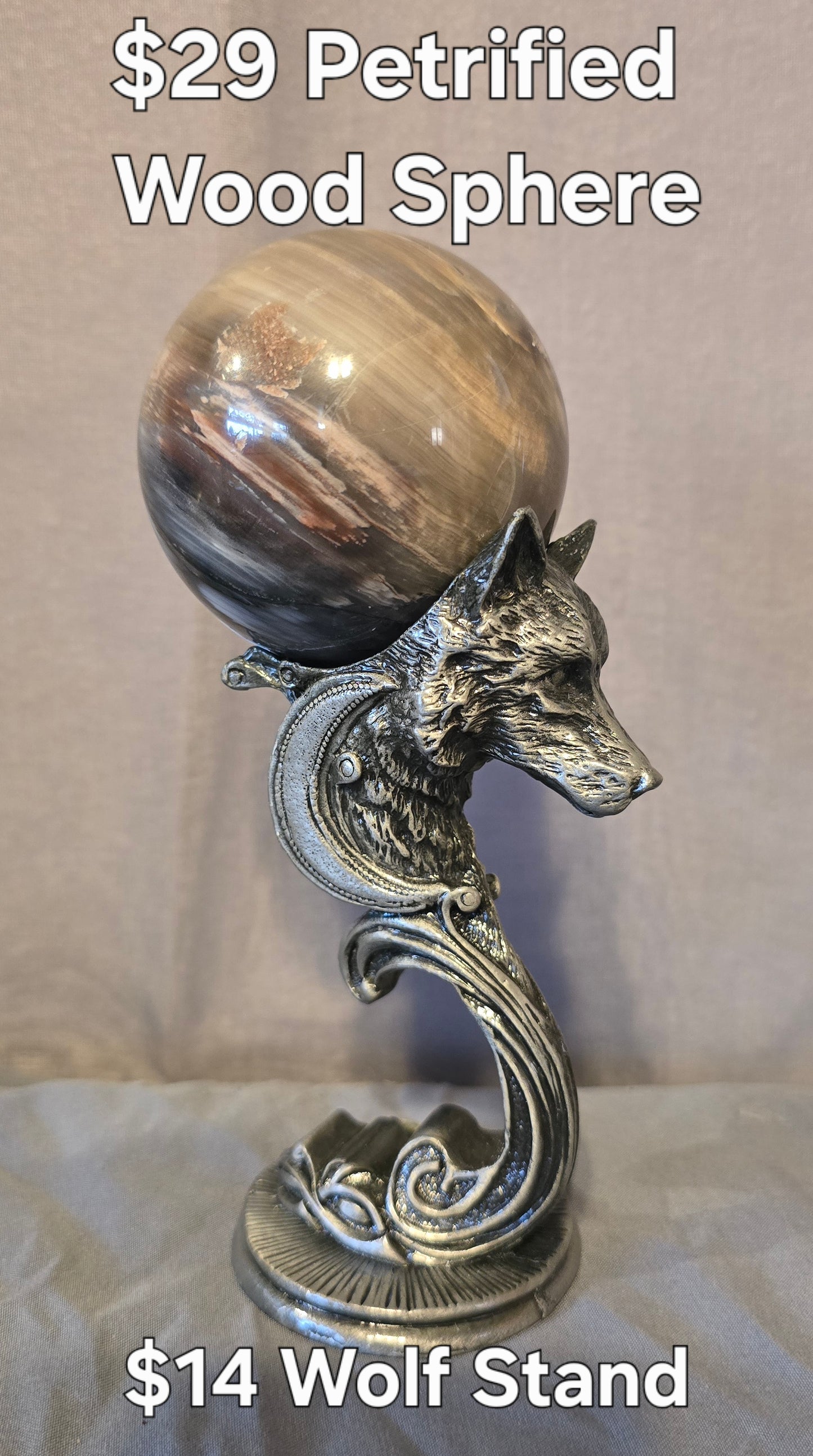 S0354 Metal Wolf Stand